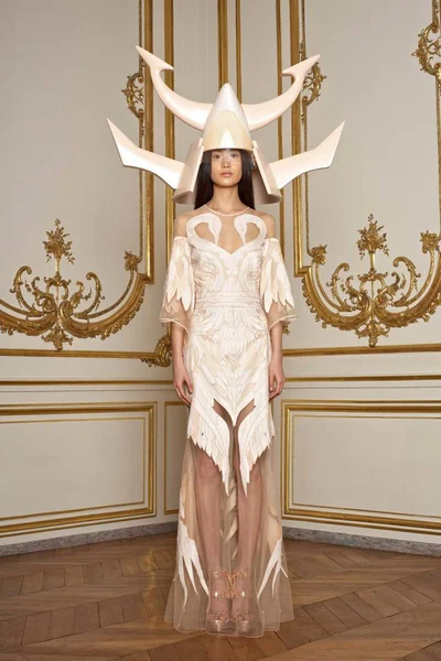Look 1